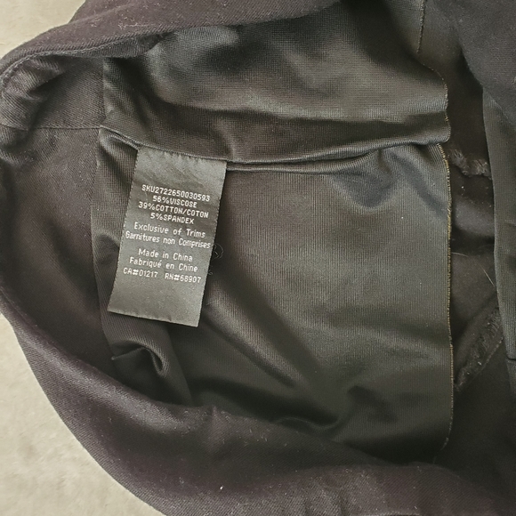 Le Chateau Black Stretch Relaxed Dress Capris, Size 00 - Picture 3 of 4